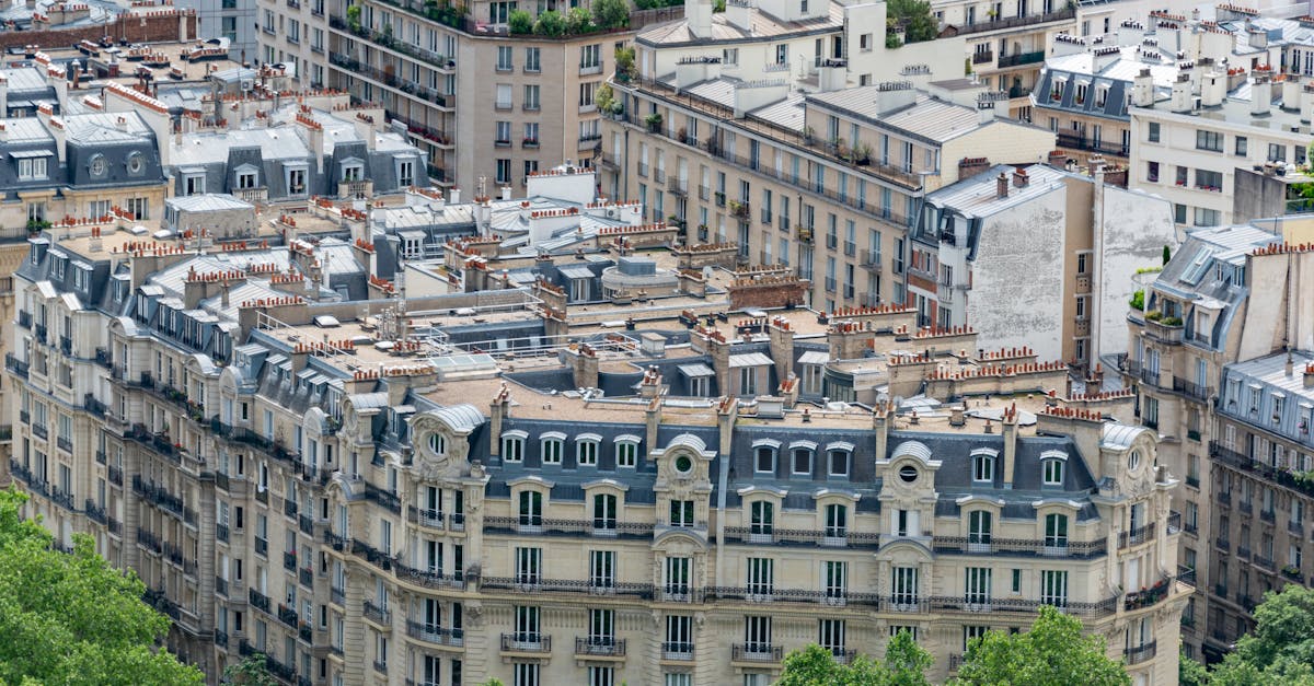 découvrez l'univers de balzac à paris : histoire, lieux emblématiques et visites guidées dédiées au célèbre écrivain français.