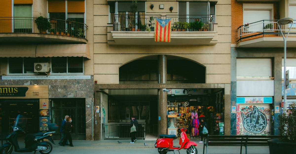 découvrez les meilleures adresses pour le shopping à barcelone : boutiques de mode, marchés locaux et centres commerciaux incontournables pour une expérience unique.