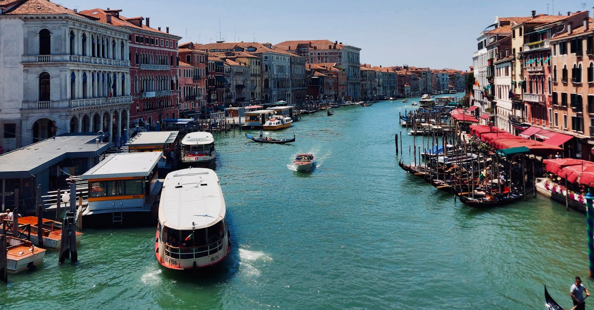 découvrez la boutique officielle canal plus : profitez d'offres exclusives, d'abonnements, et d'accessoires pour vivre une expérience tv unique et immersive.