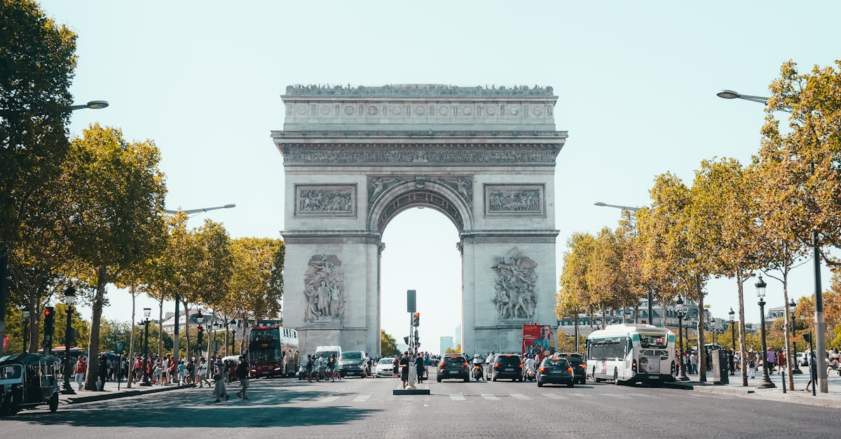 découvrez notre guide complet pour faire du shopping sur les champs-élysées, la célèbre avenue parisienne, et trouvez les meilleures boutiques, conseils et adresses incontournables.