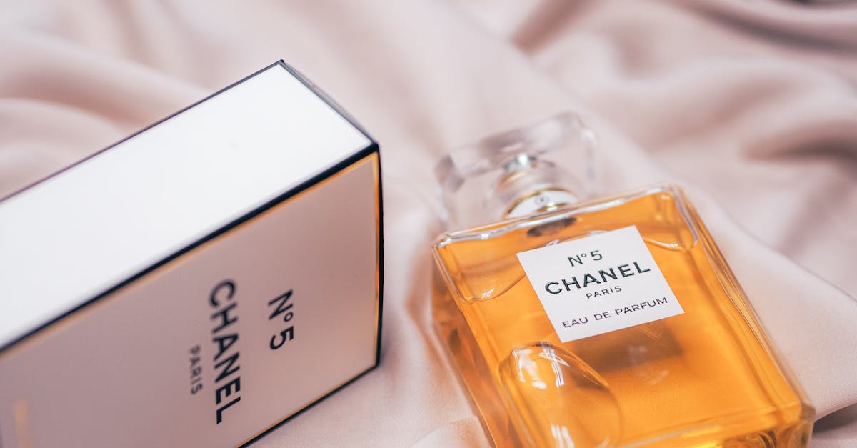 découvrez la boutique chanel, l'adresse incontournable pour les collections de haute couture, maroquinerie, parfums et accessoires de luxe. élégance et innovation à portée de main.