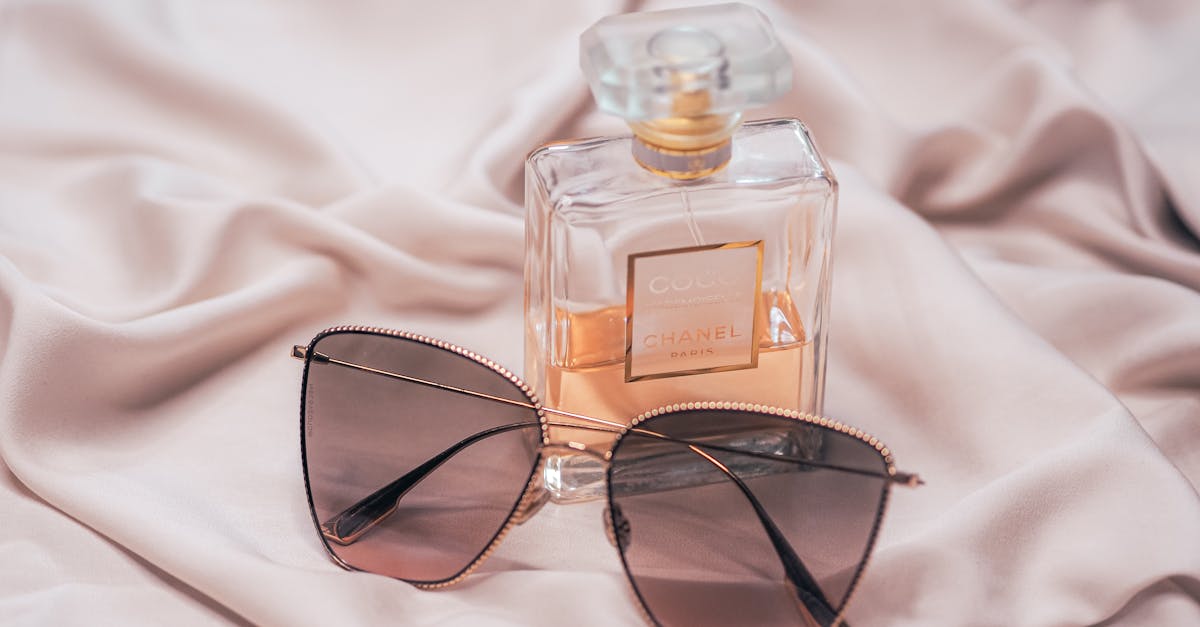 découvrez la boutique chanel, l'adresse incontournable pour explorer les collections de maroquinerie, prêt-à-porter, parfums et accessoires de la maison de luxe française.