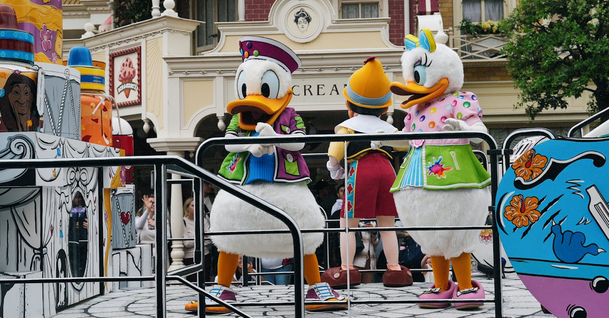 découvrez les boutiques de disneyland paris : souvenirs magiques, accessoires exclusifs et produits disney pour petits et grands.