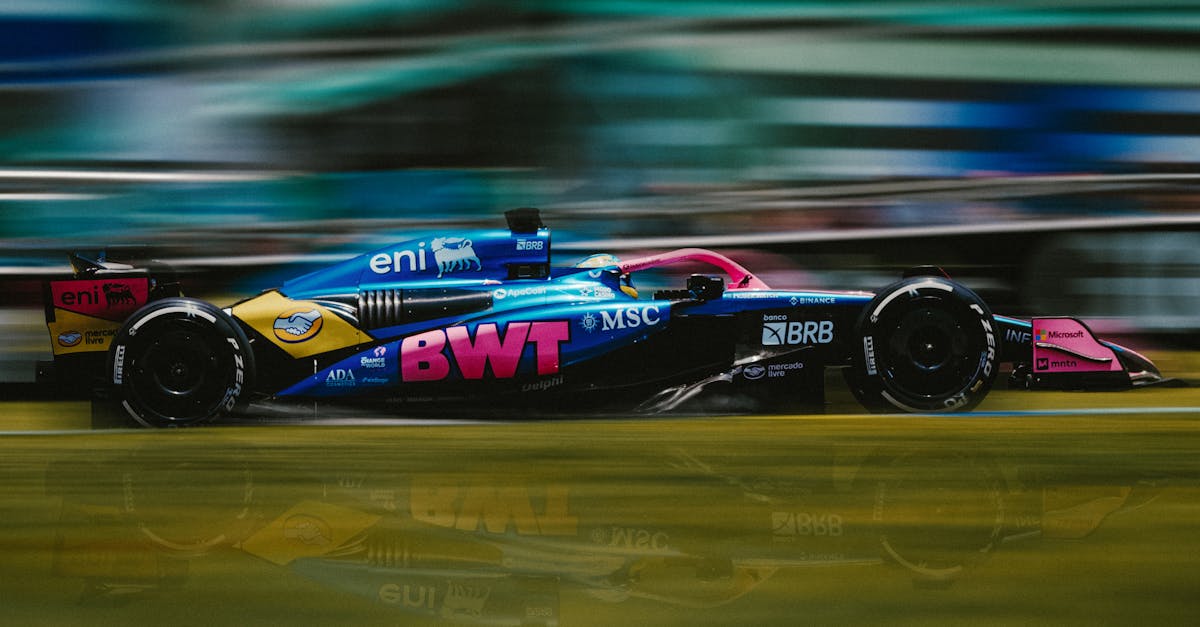 découvrez notre large gamme de merchandising officiel de f1 : vêtements, casquettes, accessoires et souvenirs pour tous les fans de formule 1.