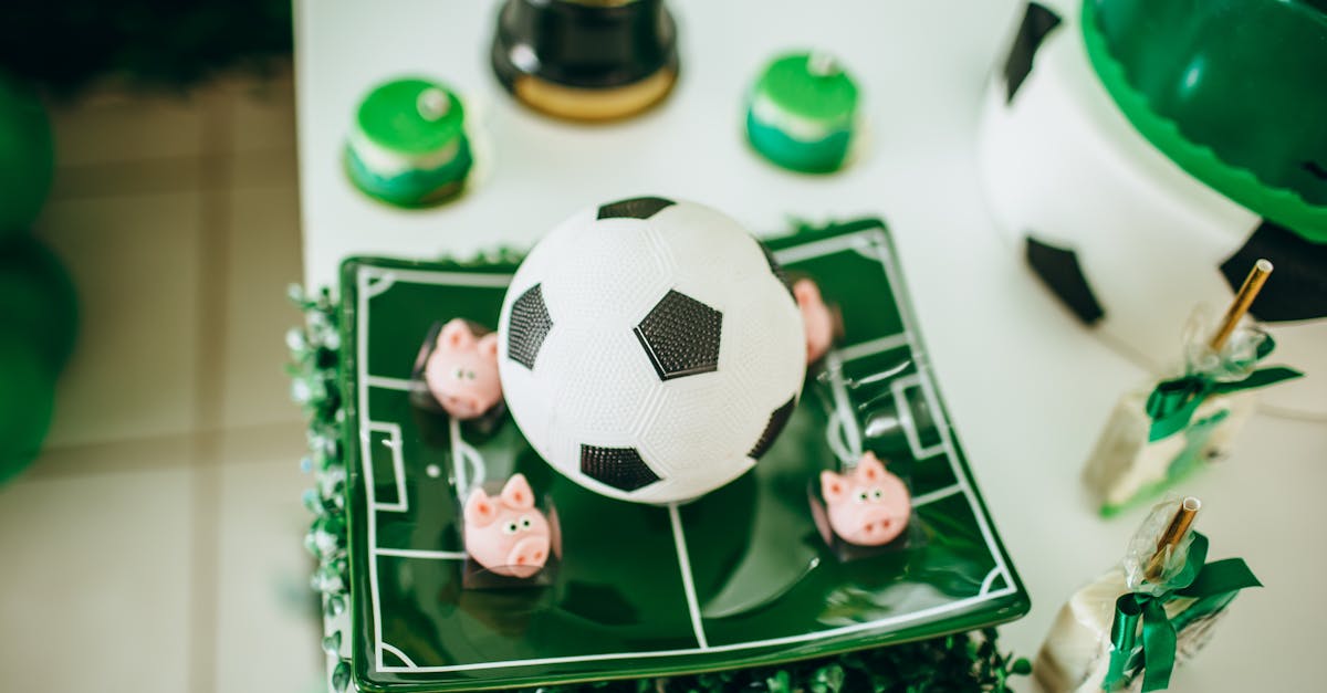 découvrez la collection officielle des produits dérivés du fc nantes : maillots, écharpes, casquettes et bien plus pour afficher fièrement les couleurs jaune et verte de votre équipe favorite.