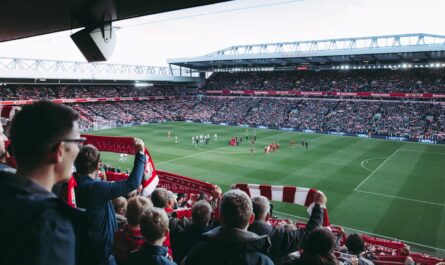 découvrez les essentiels pour les fans de football : équipements, accessoires et conseils pour vivre pleinement votre passion du ballon rond.