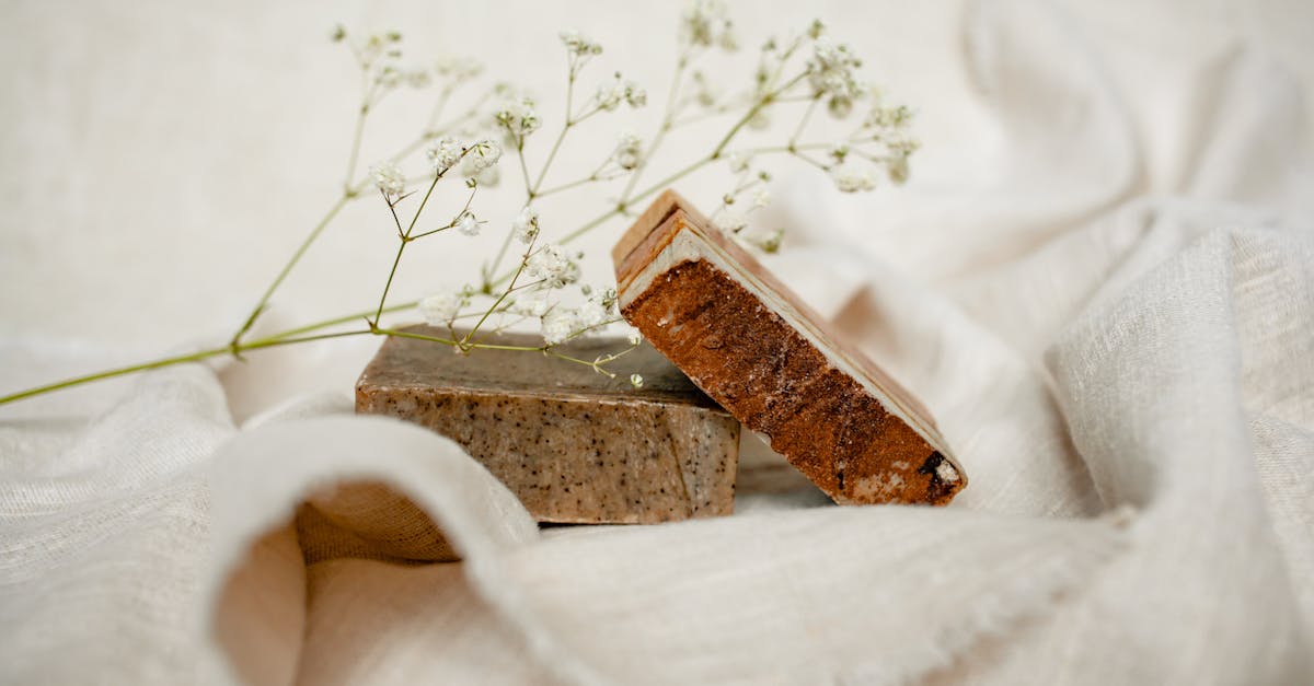 découvrez marseille soap, le savon traditionnel emblématique de marseille, reconnu pour sa douceur, sa naturalité et ses bienfaits pour la peau. parfait pour un usage quotidien, il nettoie en douceur tout en respectant l'environnement.