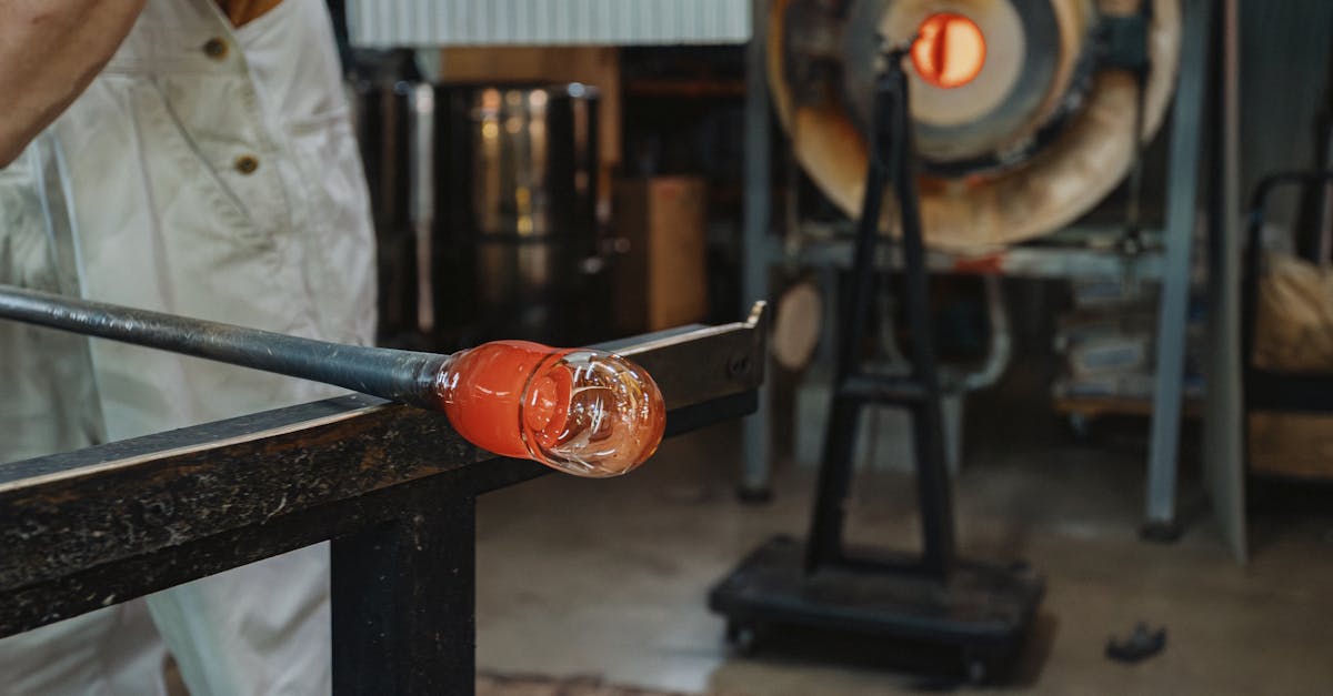 découvrez l'art verrier de meisenthal, un savoir-faire unique alliant tradition et créativité pour des objets en verre d'exception.