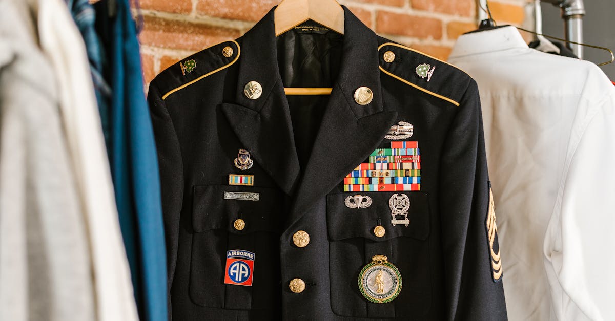 boutique officielle de la marine : vêtements, accessoires et équipements authentiques pour les passionnés et membres de la marine.