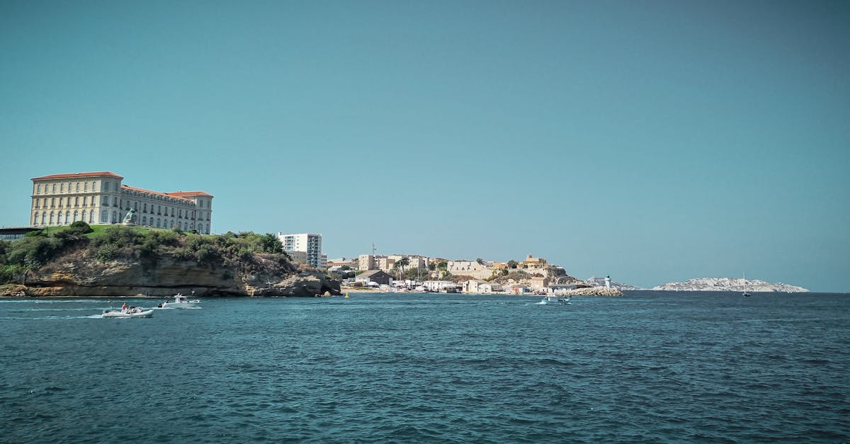 découvrez la boutique officielle de l'olympique de marseille : maillots, équipements, accessoires et souvenirs pour tous les fans de l'om.