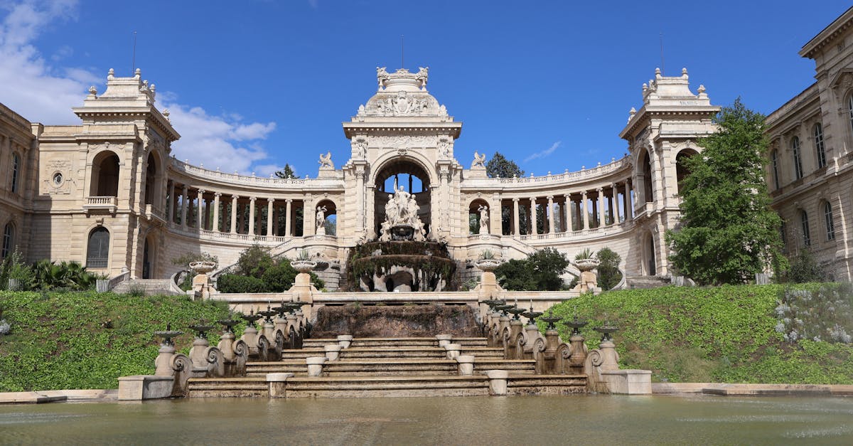 découvrez la boutique officielle de l'olympique de marseille : maillots, accessoires et souvenirs pour tous les fans de l'om. livraison rapide et produits authentiques.