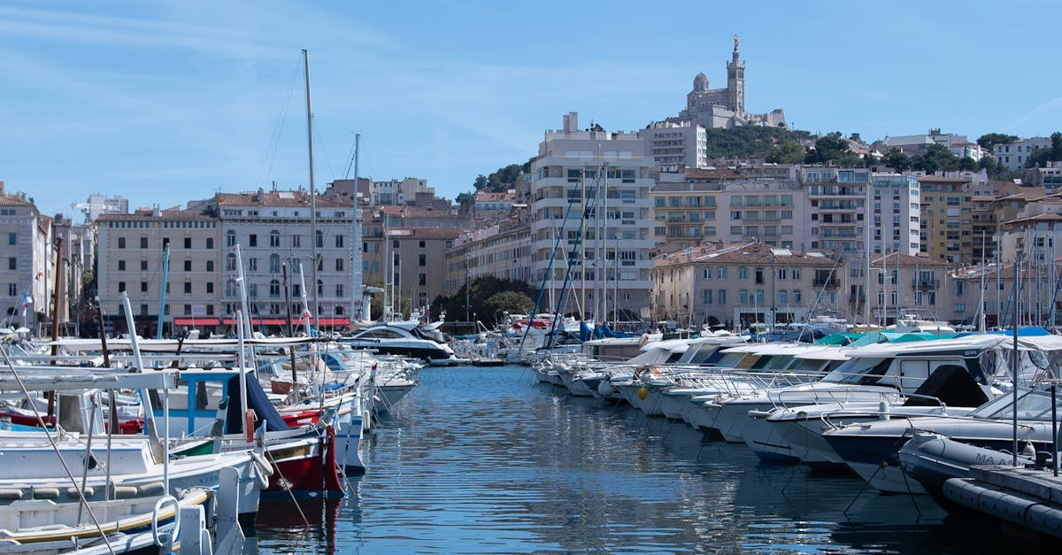 boutique officielle de l'olympique de marseille : découvrez les maillots, accessoires et produits dérivés pour soutenir votre équipe favorite avec style.