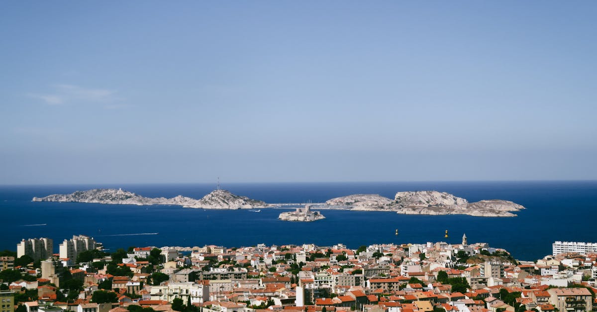 découvrez la boutique officielle de l'olympique de marseille avec des maillots, accessoires et équipements officiels pour tous les fans de l'om.