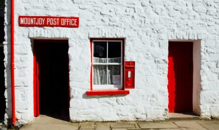 découvrez les services offerts par le bureau de poste : envoi et réception de courrier, achat de timbres, services bancaires et bien plus pour faciliter vos démarches quotidiennes.