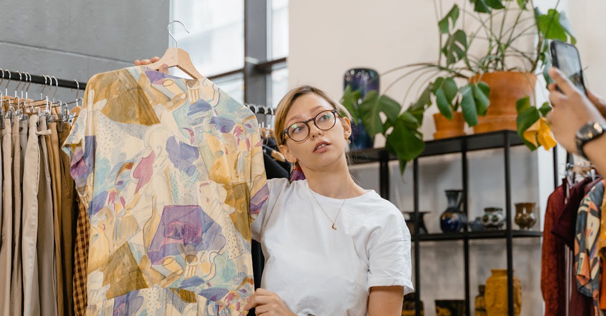 découvrez comment créer et gérer une boutique de vêtements en ligne rentable avec des conseils pratiques pour maximiser vos ventes et fidéliser vos clients.