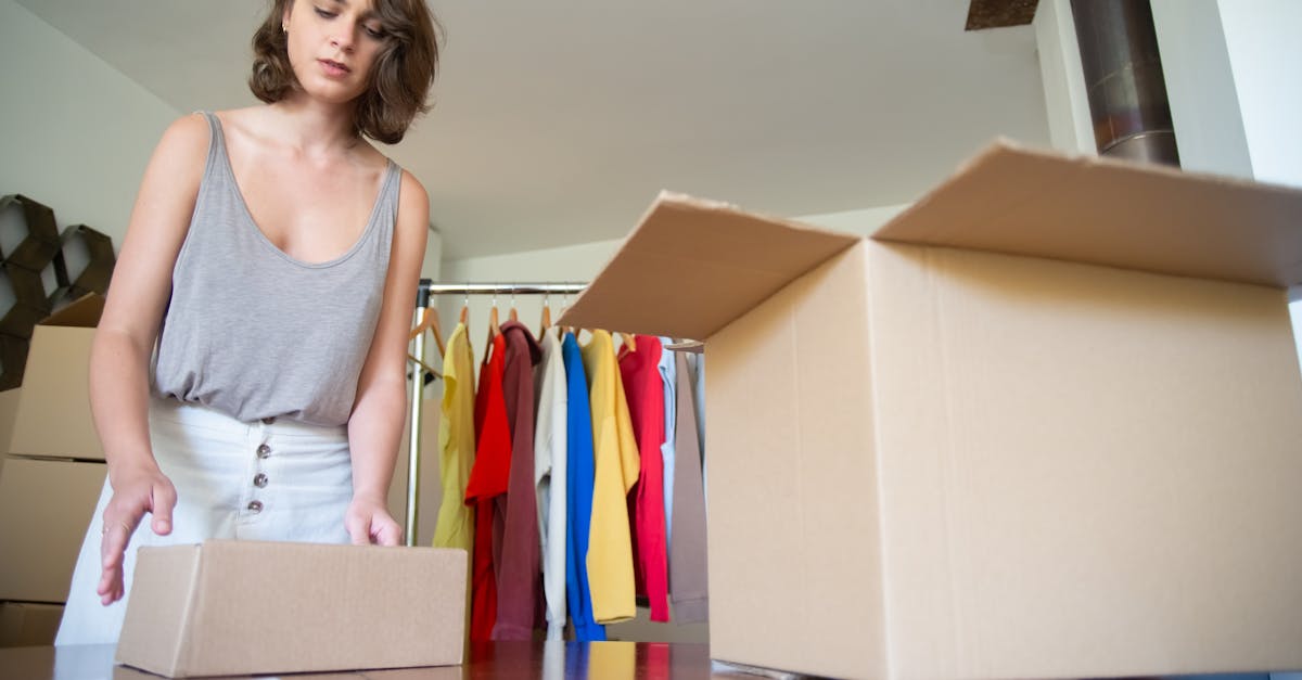 découvrez comment créer et gérer une boutique de vêtements en ligne rentable avec des stratégies éprouvées pour maximiser vos ventes et fidéliser vos clients.