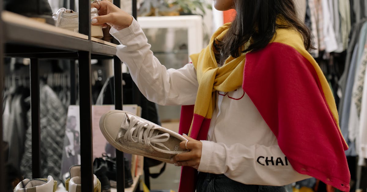 découvrez notre thrift store : des vêtements et objets uniques à petits prix, parfaits pour un shopping responsable et économique.