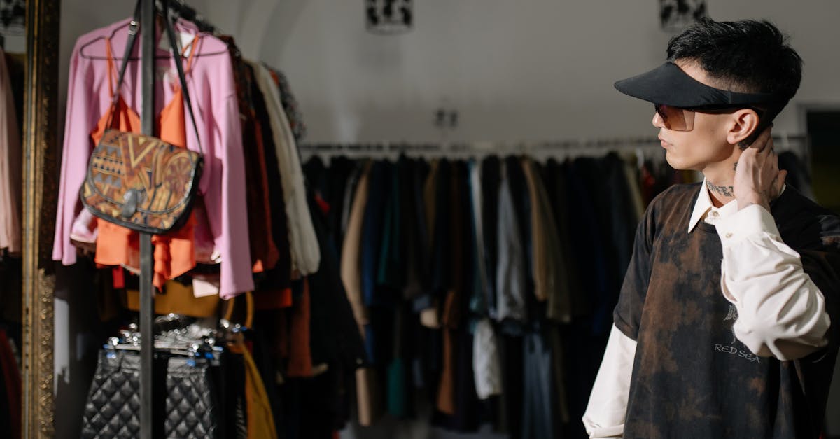 découvrez notre thrift store : des vêtements, accessoires et objets uniques à petits prix pour un shopping écologique et économique.