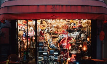 découvrez notre thrift store : des vêtements, accessoires et objets uniques à petits prix. chinez des trésors vintage et faites de bonnes affaires tout en adoptant une consommation responsable.