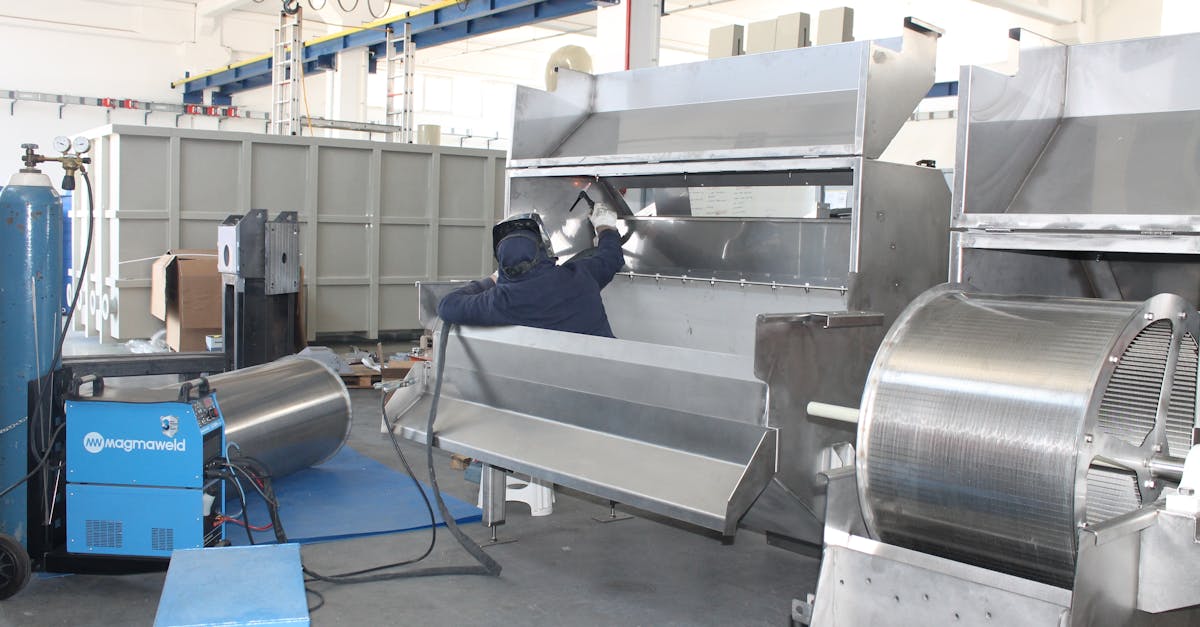 atelier de soudure professionnel offrant des services de haute qualité pour toutes vos besoins en soudage, réparation et fabrication métallique.