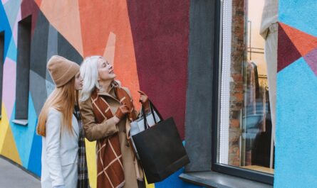 découvrez notre boutique de vêtements en laine alliant confort et élégance. des pulls, écharpes et accessoires en laine de qualité pour toute la famille.